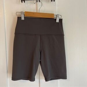Athleta Women’s Transcend 7” Biker Shorts. Size Small. Gray